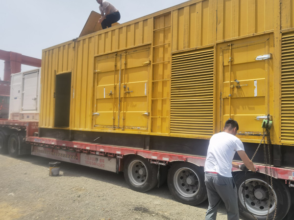 利州除了负载情况和发动机维护，还有哪些因素会影响 200kw 柴油发电机的油耗？