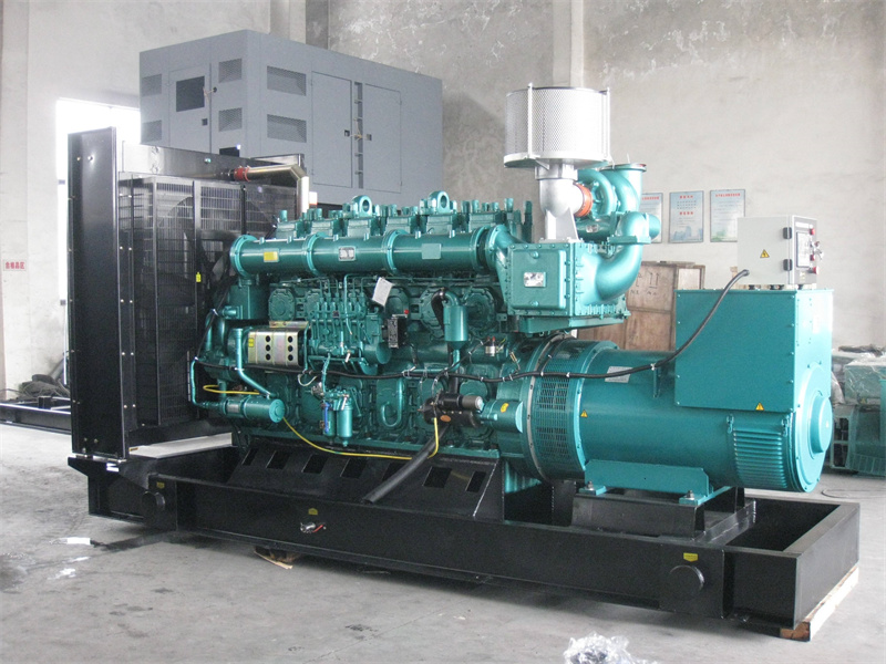 利州200KW 柴油发电机的油耗是多少？